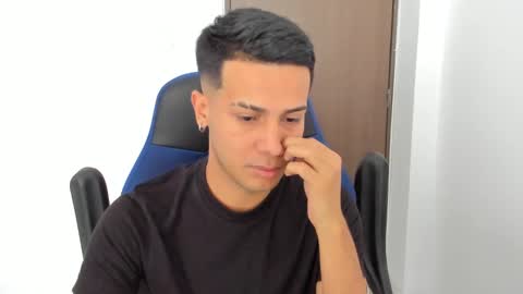 Independence model AbelAsburgo online show from December 7, 2024, 7:32 pm