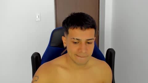 Independence model AbelAsburgo online show from January 4, 2025, 9:52 pm