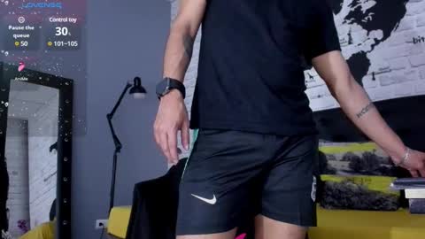 Independence model AbelAsburgo online show from January 24, 2025, 8:22 pm