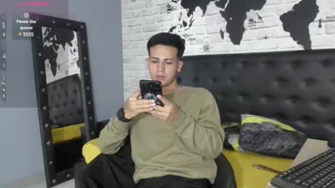 Independence model AbelAsburgo online show from February 5, 2025, 8:04 pm