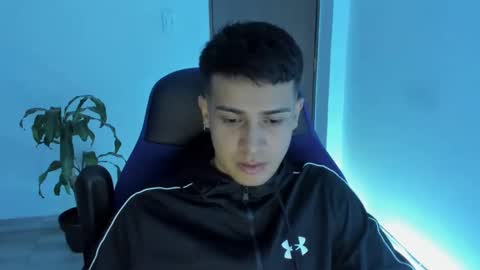 Independence model AbelAsburgo online show from November 6, 2025, 12:55 am