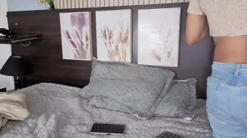 abella_as_ online show from May 16, 2026, 10:36 am