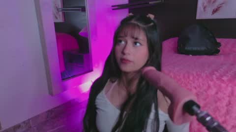 abella_as_ online show from May 28, 2026, 2:36 pm