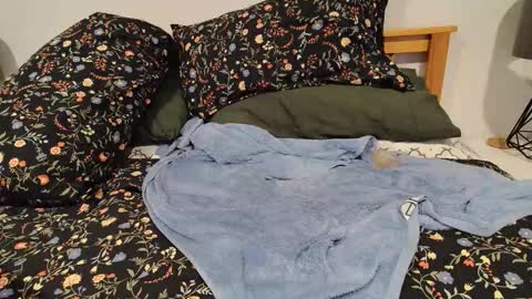 Snapshot of abhi_cam chatting on December 21, 2025, 5:25 am Naked Gentleman online show from December 21, 2025, 5:25 am