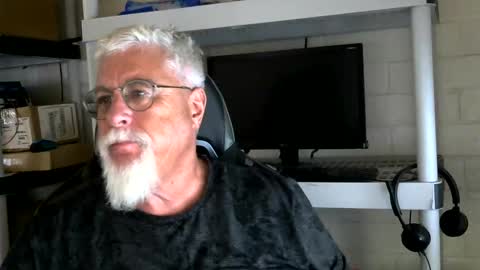 Snapshot of abigspermdonor chatting on October 28, 2025, 6:32 pm abigspermdonor online show from October 28, 2025, 6:32 pm