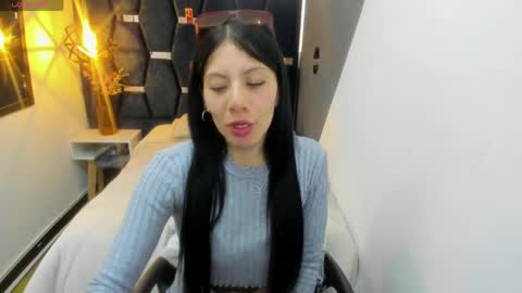 Abril Fox online show from April 7, 2026, 9:15 pm