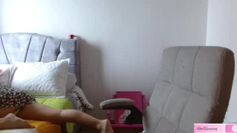 Snapshot of abril_lovee2 chatting on February 26, 2025, 4:56 pm Abril online show from February 26, 2025, 4:56 pm