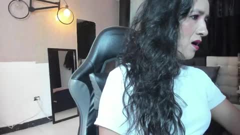 Abril online show from May 8, 2026, 9:42 pm