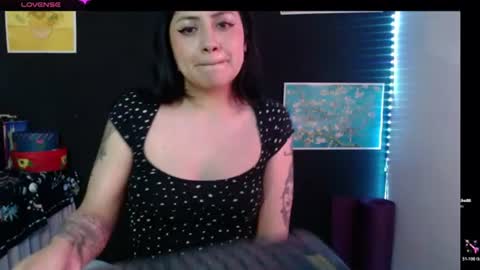 Absenta vert online show from June 26, 2026, 12:37 am