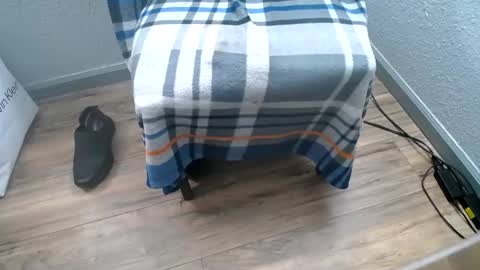 Snapshot of absolootzro chatting on January 6, 2025, 10:47 pm absolootzro online show from January 6, 2025, 10:47 pm