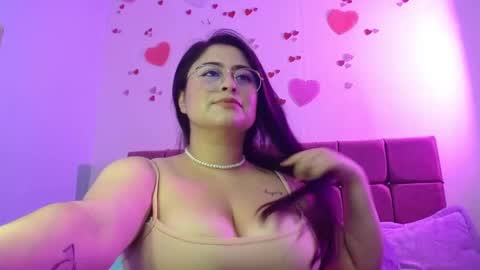 aby_luna_ online show from March 4, 2025, 6:39 pm