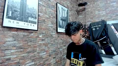 Snapshot of acidmilo chatting on December 6, 2024, 5:33 pm Acid Milo online show from December 6, 2024, 5:33 pm