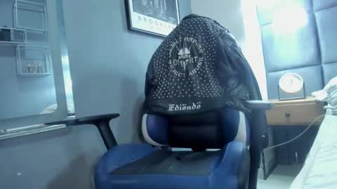 Snapshot of acidmilo chatting on December 21, 2024, 4:03 pm Acid Milo online show from December 21, 2024, 4:03 pm