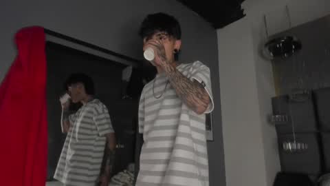 Snapshot of acidmilo chatting on December 22, 2024, 12:49 pm Acid Milo online show from December 22, 2024, 12:49 pm