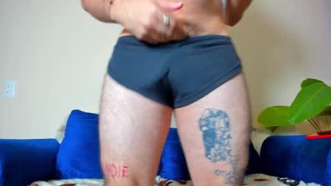 Snapshot of ackerman_eren_ chatting on February 13, 2025, 12:00 pm R. online show from February 13, 2025, 12:00 pm