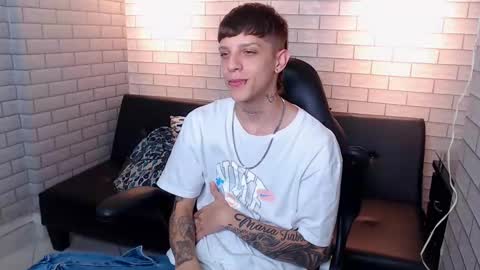 Snapshot of adam_hard_ chatting on January 9, 2025, 8:33 pm Adam online show from January 9, 2025, 8:33 pm