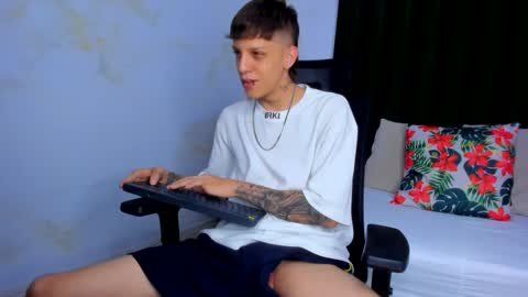 Snapshot of adam_hard_ chatting on January 17, 2025, 8:11 pm Adam online show from January 17, 2025, 8:11 pm