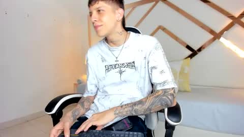 Snapshot of adam_hard_ chatting on September 16, 2025, 7:15 pm Adam online show from September 16, 2025, 7:15 pm