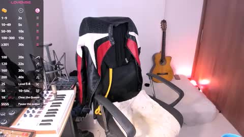 Snapshot of adam_rocket chatting on November 1, 2025, 1:24 pm Adam online show from November 1, 2025, 1:24 pm