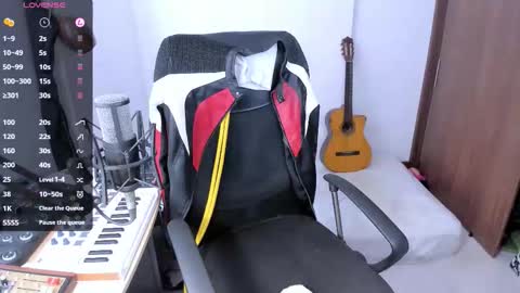 Snapshot of adam_rocket chatting on November 5, 2025, 3:12 pm Adam online show from November 5, 2025, 3:12 pm