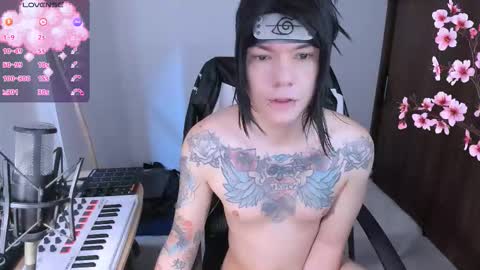 Snapshot of adam_rocket chatting on December 2, 2025, 2:01 pm Adam online show from December 2, 2025, 2:01 pm