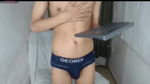 Snapshot of adam_sinclair chatting on November 19, 2025, 5:57 pm adam_sinclair online show from November 19, 2025, 5:57 pm