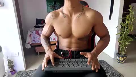 Snapshot of adam_valencia chatting on November 20, 2025, 5:01 pm Adam Valencia online show from November 20, 2025, 5:01 pm