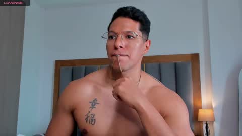 adambrocs1 online show from March 7, 2025, 4:22 pm