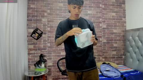 Snapshot of adamcoox chatting on December 28, 2024, 10:25 am Adam online show from December 28, 2024, 10:25 am