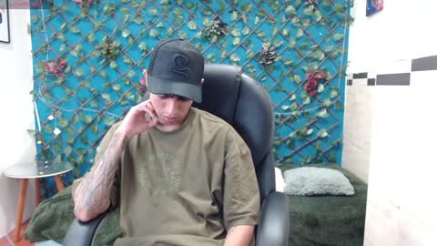 Snapshot of adamcoox chatting on January 2, 2025, 7:40 pm Adam online show from January 2, 2025, 7:40 pm