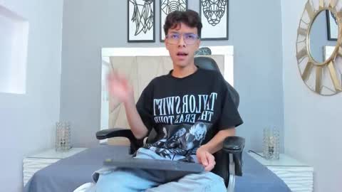 Adams Bobby online show from November 21, 2025, 11:31 am