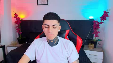 AdamsWalkerr  online show from April 19, 2026, 1:10 pm