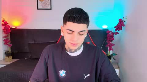 AdamsWalkerr  online show from April 20, 2026, 12:52 pm