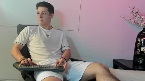 Snapshot of adan_rivas chatting on December 25, 2024, 6:52 pm adan online show from December 25, 2024, 6:52 pm
