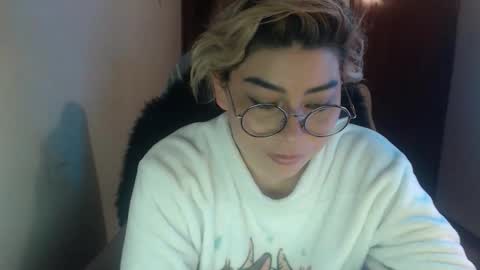 Snapshot of adan_romanoff chatting on June 3, 2026, 5:32 am adan_romanoff online show from June 3, 2026, 5:32 am