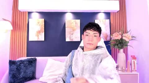 Snapshot of adann_scott chatting on June 4, 2026, 12:33 pm Adan online show from June 4, 2026, 12:33 pm