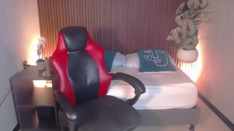 A D A R N A online show from November 7, 2025, 7:36 pm