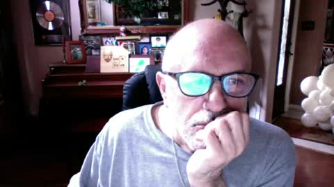 add_me_2 online show from June 11, 2026, 7:01 pm