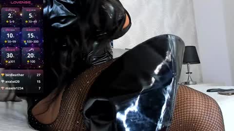 NIcolle online show from January 19, 2025, 11:53 pm