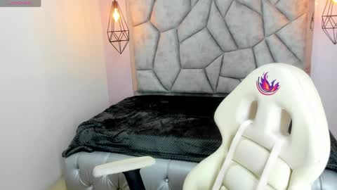 addy__02 online show from April 18, 2026, 7:58 pm