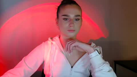 Snapshot of adele_amore chatting on March 3, 2025, 7:32 am Adele Amore online show from March 3, 2025, 7:32 am