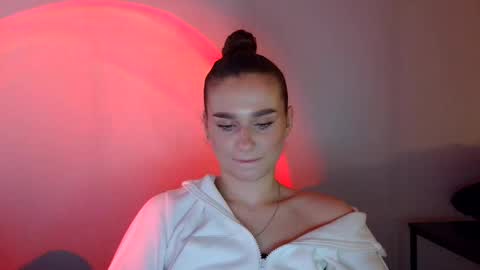 Snapshot of adele_amore chatting on March 3, 2025, 10:38 am Adele Amore online show from March 3, 2025, 10:38 am