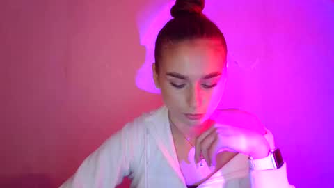 Snapshot of adele_amore chatting on March 10, 2025, 10:37 am Adele Amore online show from March 10, 2025, 10:37 am