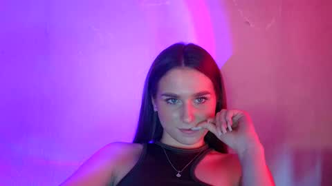 Snapshot of adele_amore chatting on March 12, 2025, 12:26 pm Adele Amore online show from March 12, 2025, 12:26 pm