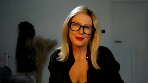 Snapshot of adelemilf40 chatting on October 23, 2025, 6:28 pm adelemilf40 online show from October 23, 2025, 6:28 pm