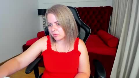 Snapshot of adeleravelle chatting on June 24, 2026, 5:28 am AdeleRavelle online show from June 24, 2026, 5:28 am