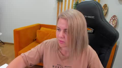 Snapshot of adeleravelle chatting on June 25, 2026, 6:07 am AdeleRavelle online show from June 25, 2026, 6:07 am
