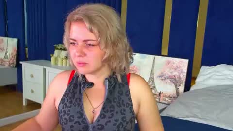 Snapshot of adeleravelle chatting on July 29, 2026, 5:16 am AdeleRavelle online show from July 29, 2026, 5:16 am