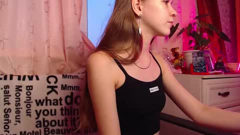 Snapshot of adelin_maxwell chatting on January 25, 2025, 12:47 pm Lina online show from January 25, 2025, 12:47 pm