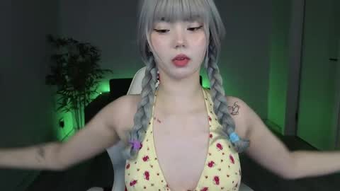 adelina__flower online show from April 1, 2026, 1:39 am